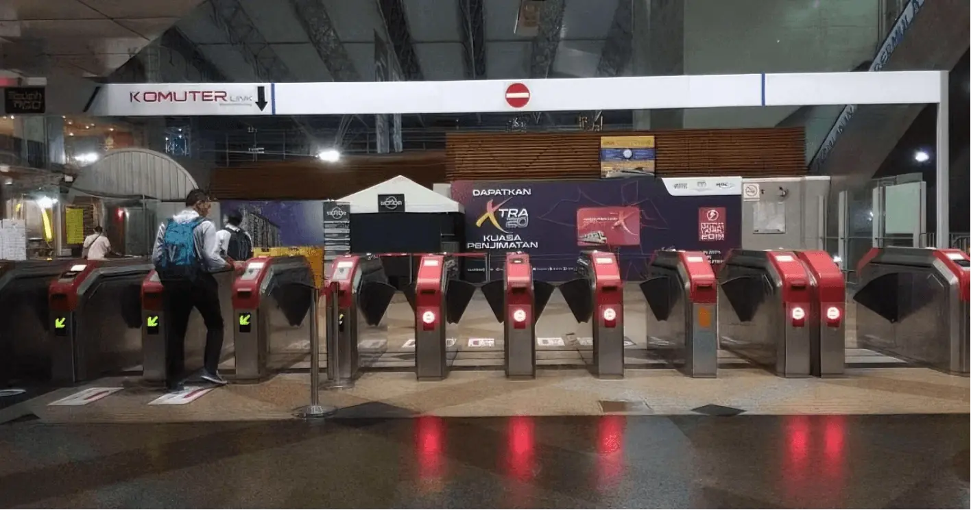 Kuinka hallita kulunvalvontakääntöporttien käyttöoikeuksia?