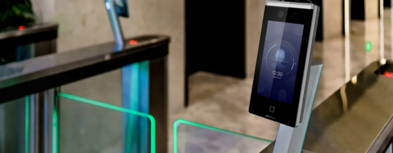 Kampuksen kasvojentunnistuksen kulunvalvonta: Sano hyvästit kadonneille henkilötunnuksille, ota saumaton pääsy käyttöön