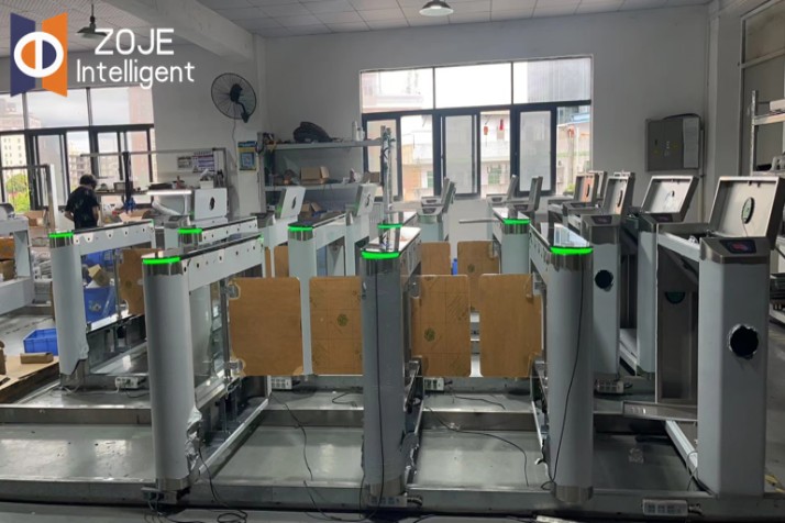 Swing turnstile 